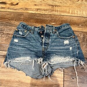 Levi’s 501 shorts size 26